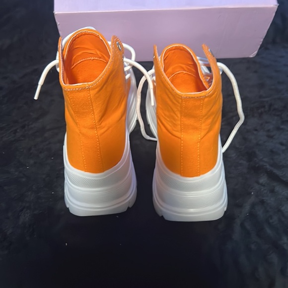 Bernard’s high top - Picture 8 of 11